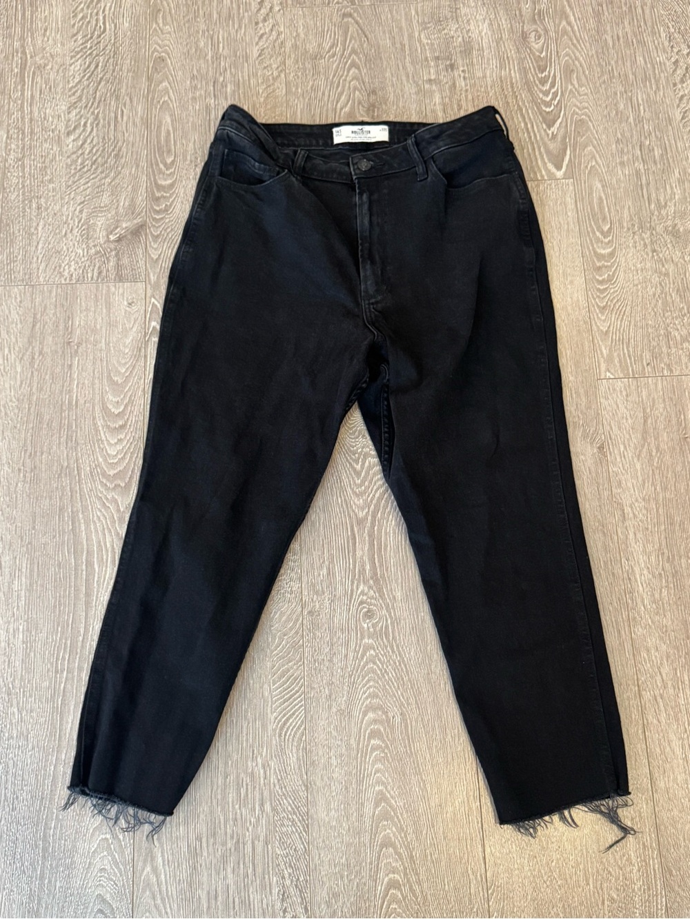 Hollister Curvy Ultra High Rise Mom Jean black 14S 32S vintage stretch